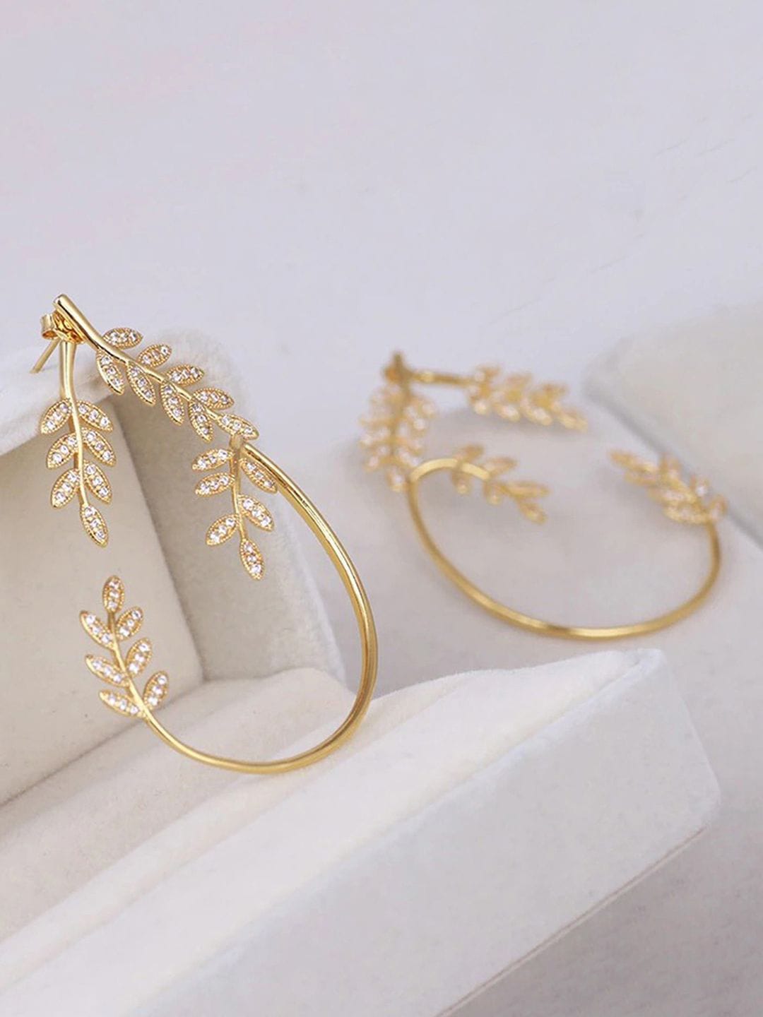 Golden Leaf Shaped Ear Cuff Stud